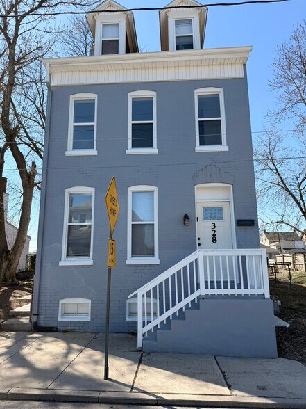 Building Photo - 328 Pattison St