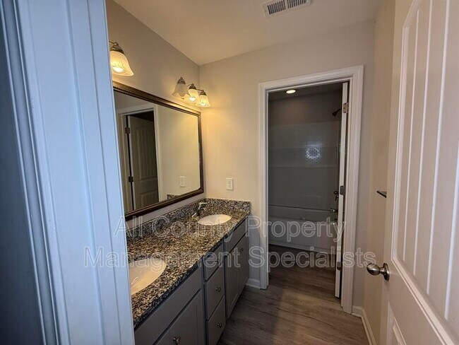 Building Photo - 636 Spanish Olive Wy