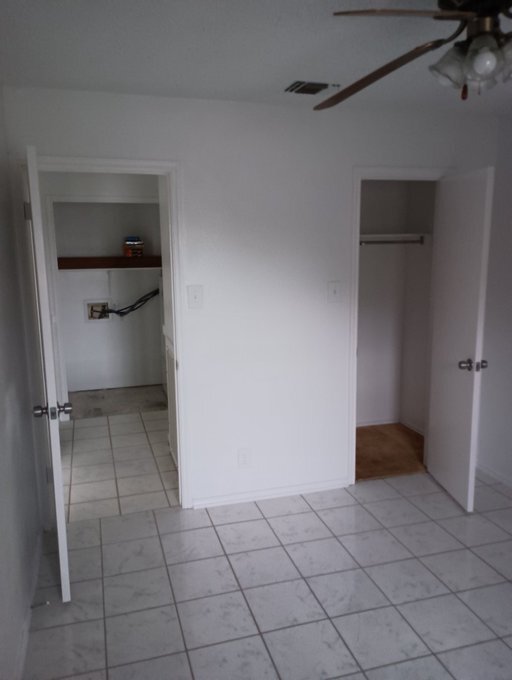 Building Photo - 9627 Dugas Dr