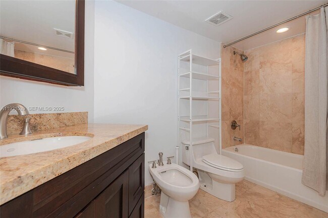 Building Photo - 1900 Sunset Harbour Dr