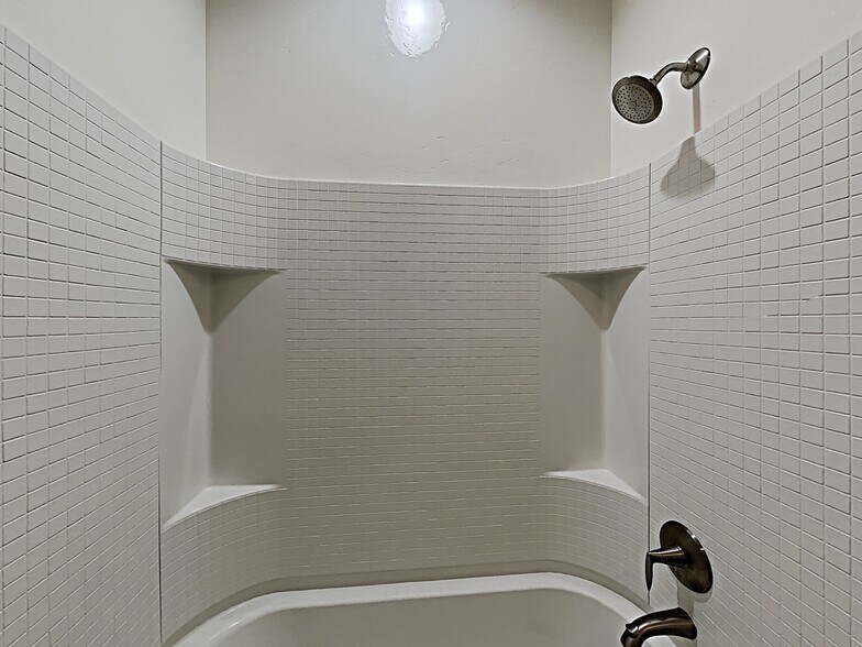 Building Photo - 400 E Sicily Dr