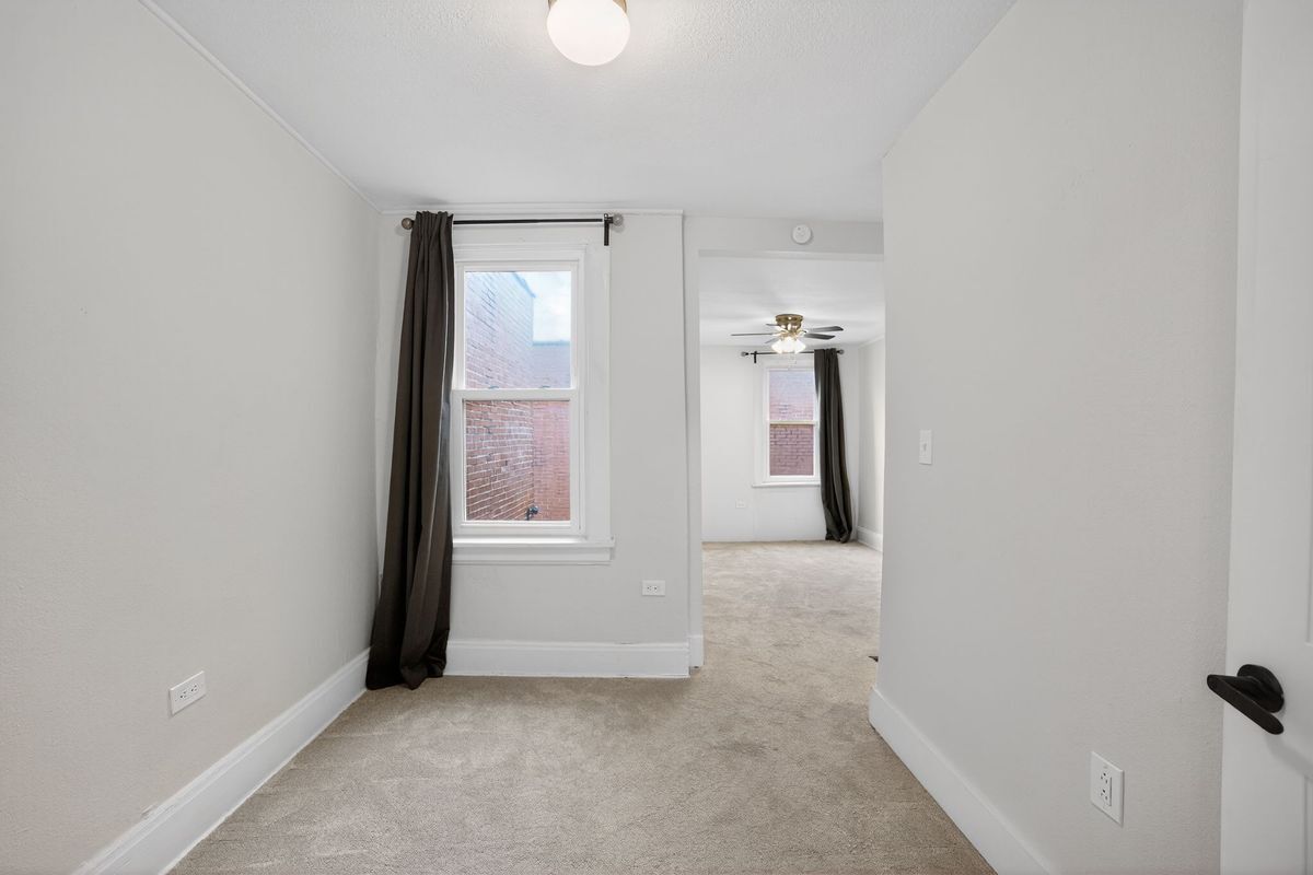 Building Photo - 5822 Bryant St