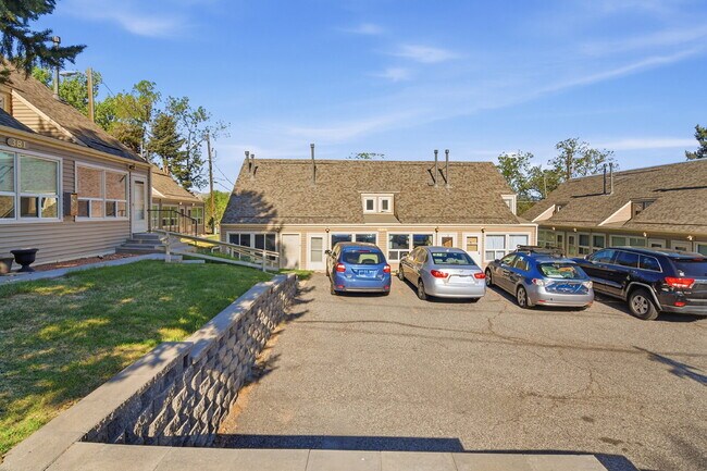 Building Photo - $1,540.95- 1 Bed, 1 Bath Lofted Apartment in Lakewood with Central AC!