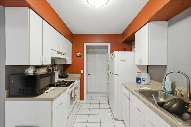 Building Photo - 7818 NE 21 Ave