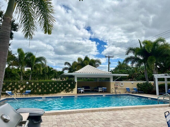 Building Photo - 1 SE Turtle Creek Dr