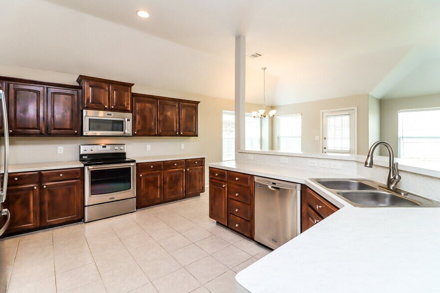 Building Photo - 2504 Wakecrest Dr