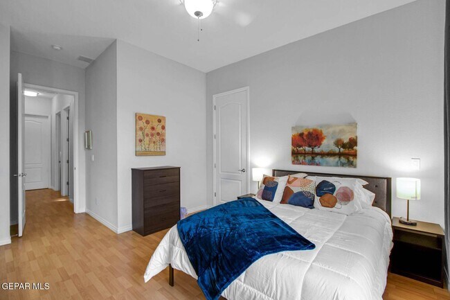 Building Photo - 5533 Ignacio Frias Dr