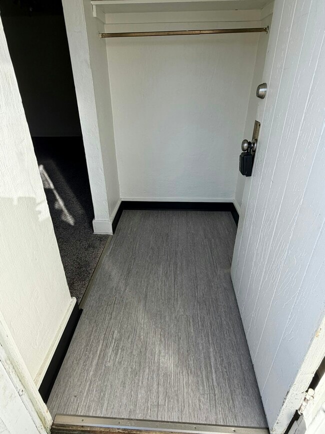 Building Photo - 3817-3819 Brighton Road, Unit 3819