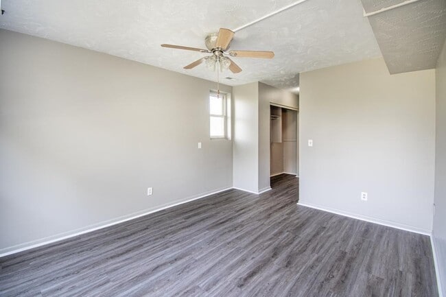 Building Photo - 1220 Hillcrest Dr