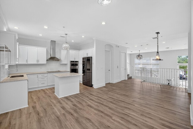 Building Photo - 508 N Birch Rd