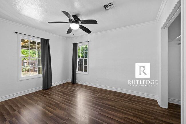 Building Photo - 307 Monroe St
