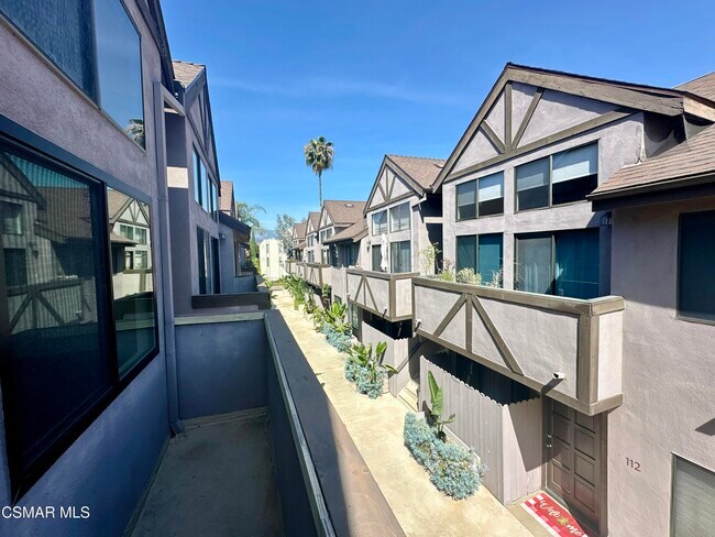 Building Photo - 1118 E Palmer Ave