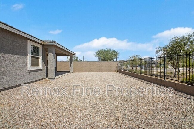 Building Photo - 15543 W Desert Hollow Dr