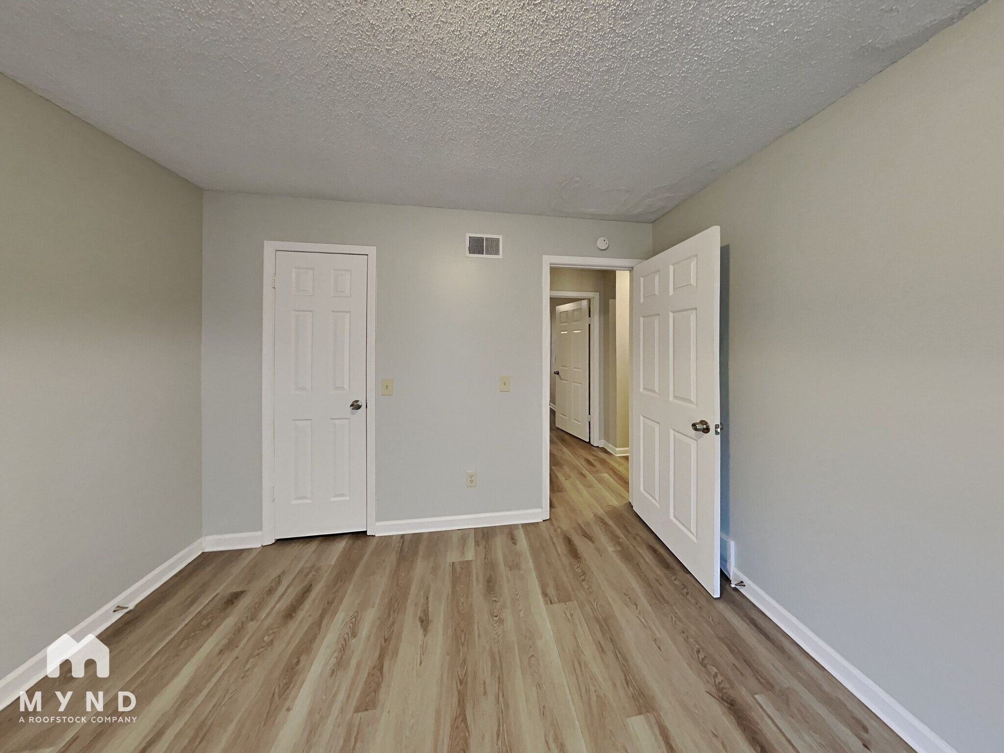 Building Photo - 4645 Sandy Park Dr