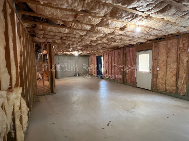 Building Photo - 5520 Viewpoint Ct