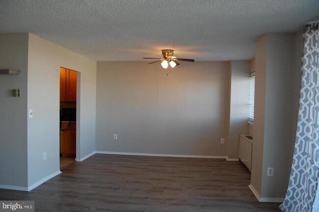 Building Photo - 1225 Martha Custis Dr