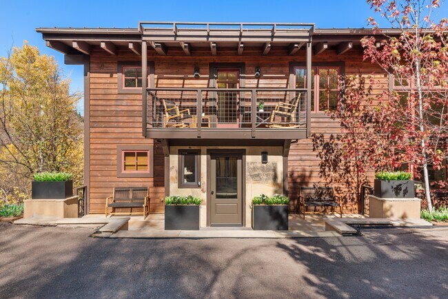 Building Photo - 71 N Ridge Ln