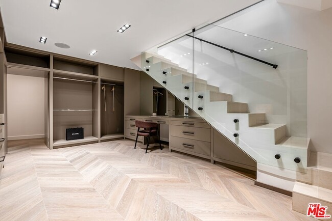 Building Photo - 9405 Sierra Mar Pl