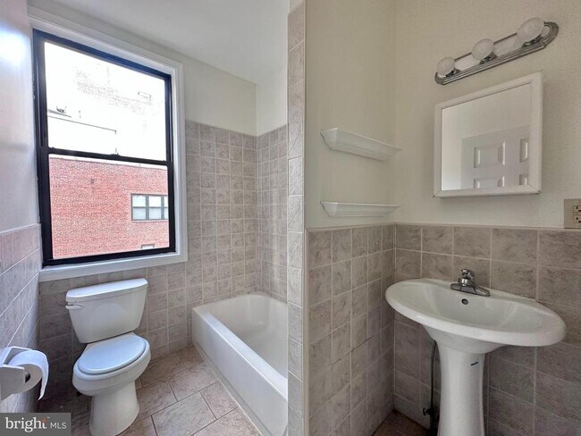 Building Photo - 118 S 12th St