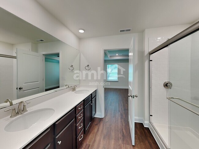 Building Photo - 639 Rivermist Dr