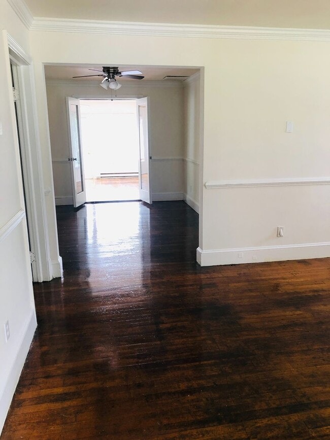 Building Photo - Adorable 3 bdrm/1.5 bath Home on a Corner ...