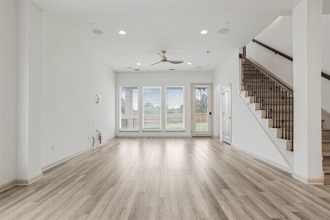 Building Photo - 228 Barton Oak Trl