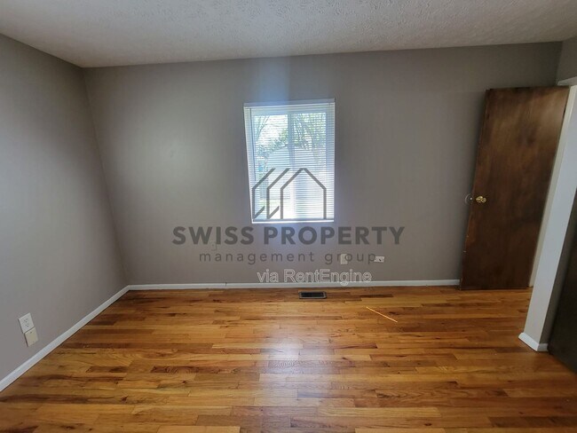 Building Photo - 2928 Landon Dr