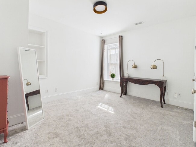 Building Photo - 2235 Venable St