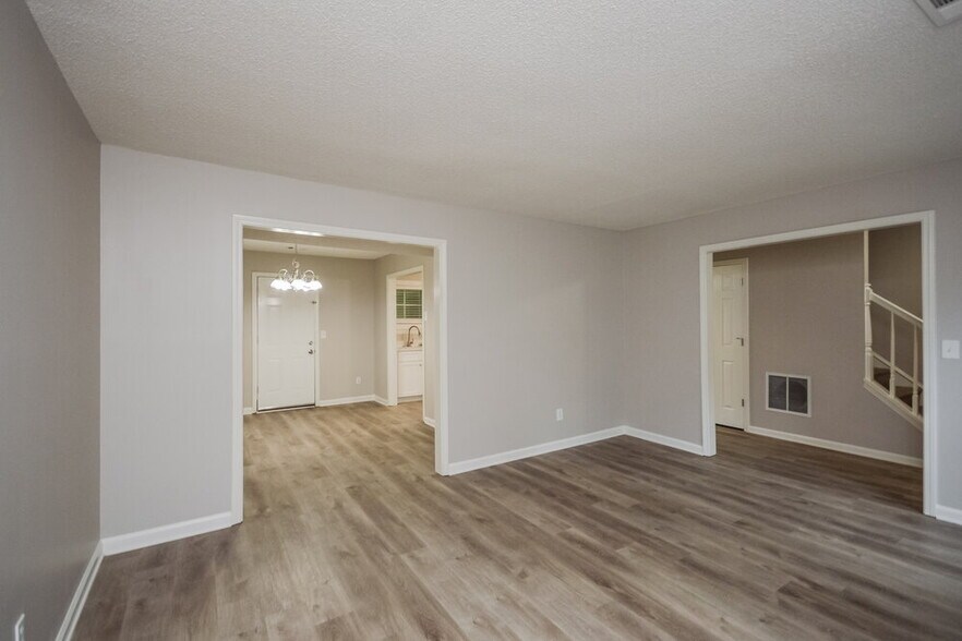 Building Photo - 5490 Northcut Dr