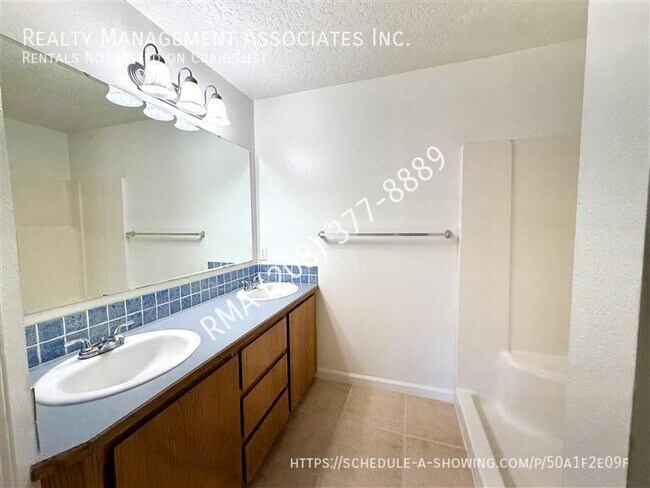 Building Photo - 2324 Yucca Pl