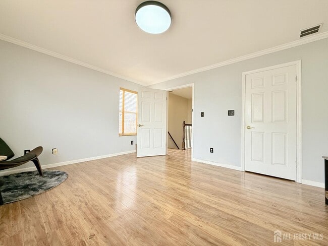 Building Photo - 17 Florida Grove Rd