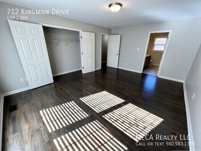Building Photo - 712 Kingman Dr