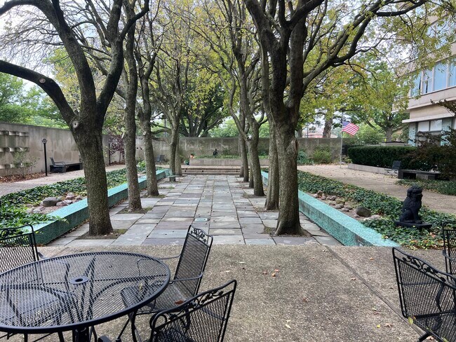 Building Photo - 718 S 7th St