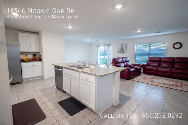 Building Photo - 16546 Mosaic Oar Dr