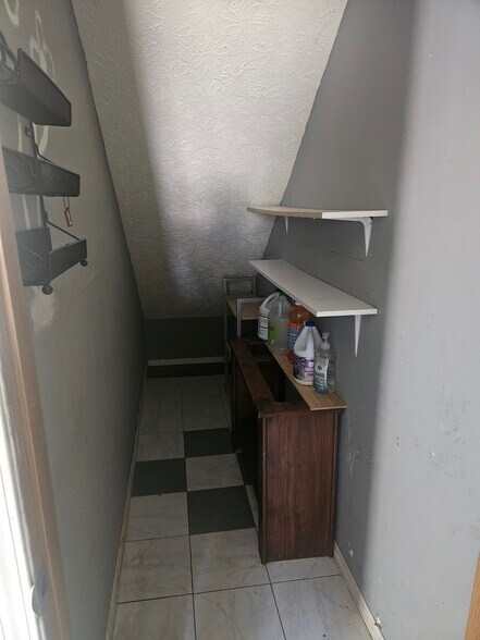 Pantry - 1606 Metcalfe Ave