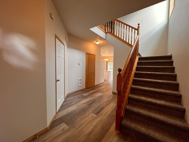 Building Photo - MOVE IN SPECIAL!! Beautifully Remodeled Ho...