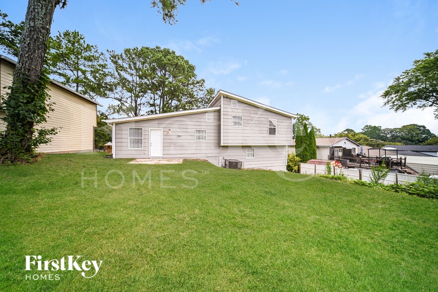 Building Photo - 3782 N Camp Creek Pkwy SW