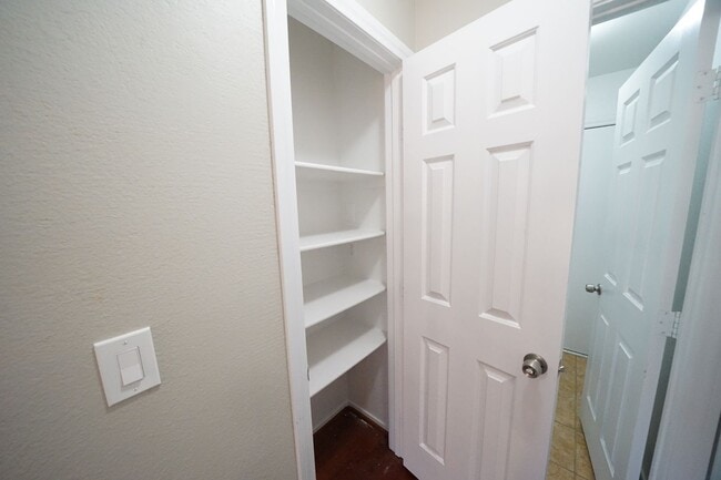 Building Photo - SHOWINGS AVAILABLE NOW