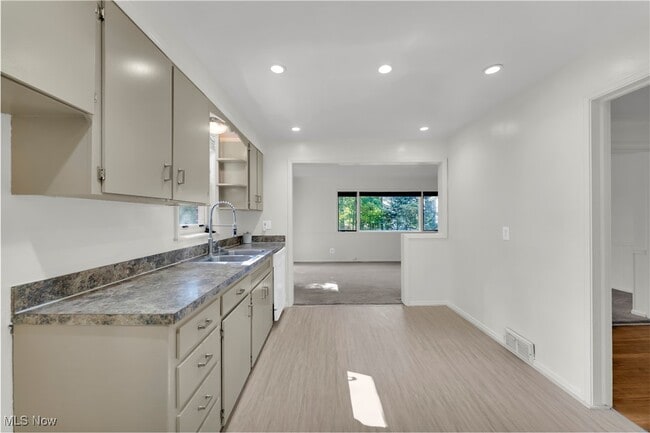 Building Photo - 1044 S Belvoir Blvd