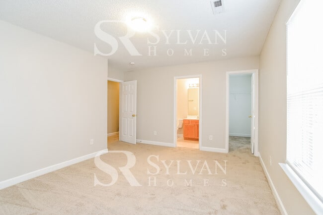 Building Photo - Carve Out a Great Life Here!