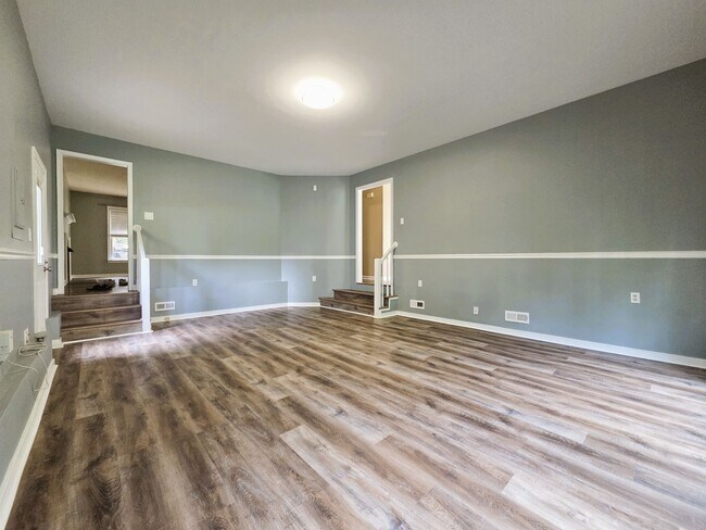 Building Photo - Well maintained 2 story home in Providence Creek Subdivision