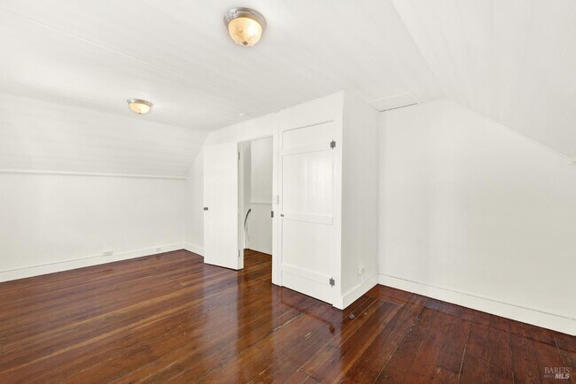 Building Photo - 520 Indian Aly