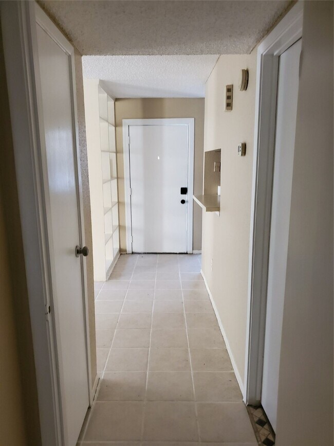 Building Photo - 6701 Sands Point Dr