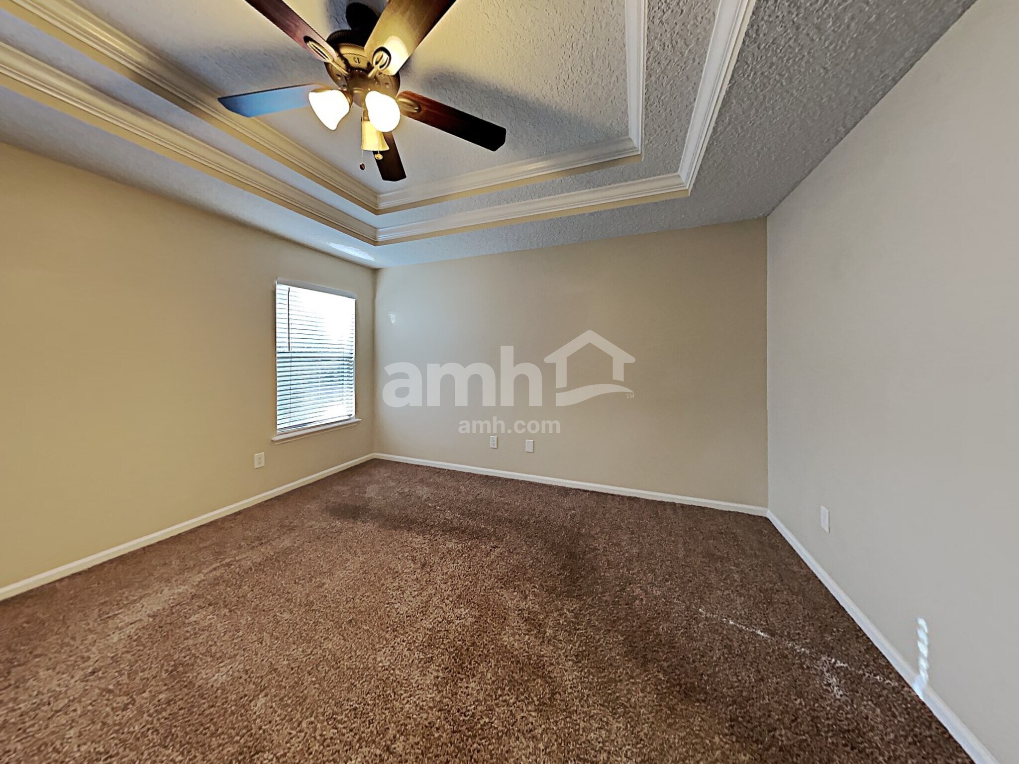 Building Photo - 11390 Oaklawn Rd