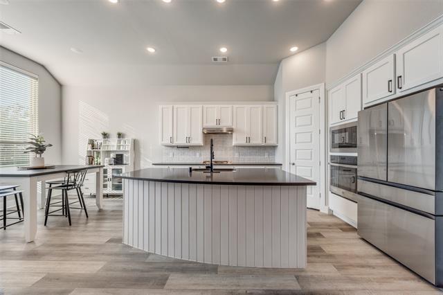 Building Photo - 817 Markham Dr