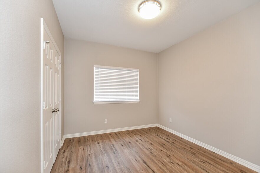 Building Photo - 116 Stanford St