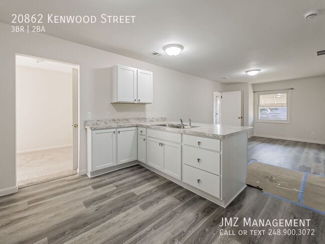 Building Photo - 20862 Kenwood St