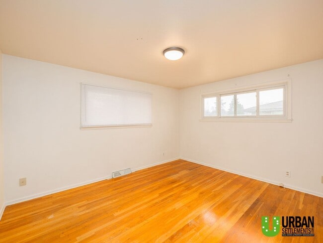 Building Photo - For Rent – Spacious 5 Bedroom Home in Spokane Valley