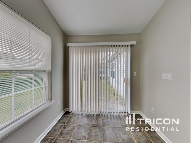 Building Photo - 10727 Snowdrop Way