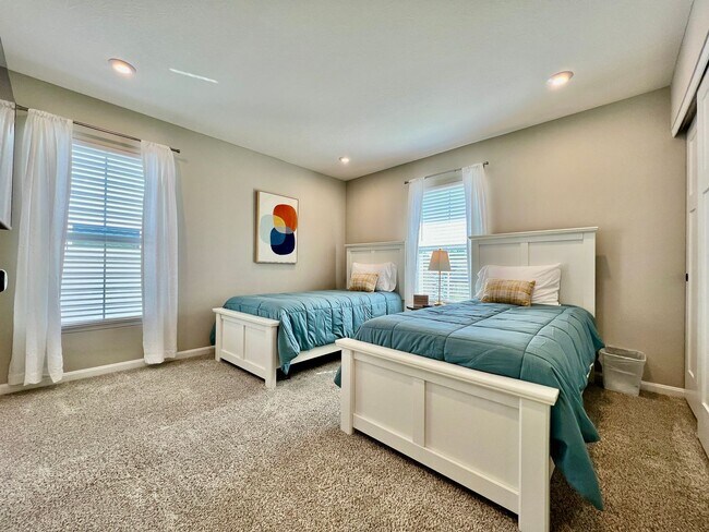 Building Photo - Fully Furnished Executive Miamisburg Home